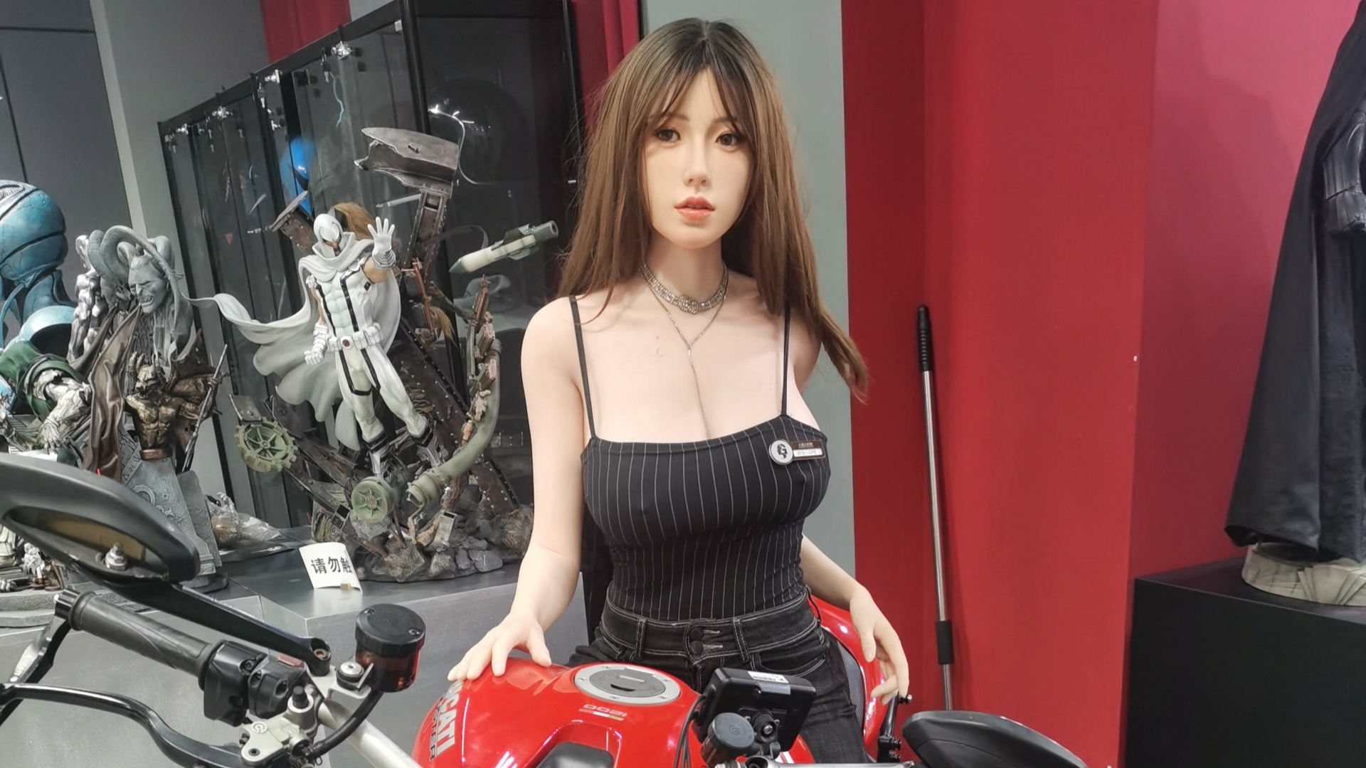 From Figurines to Artificial Humans: The Ultimate Pursuit of Beauty